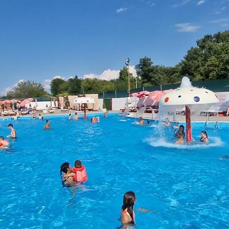 Royalwings Apartman Jagodina Buitenkant foto