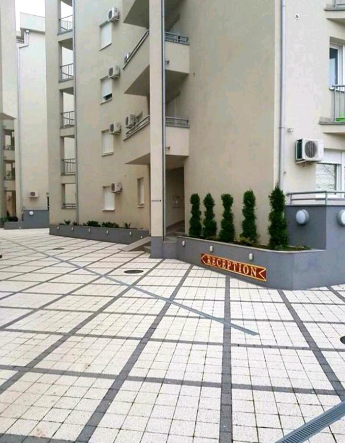 Royalwings Apartman Jagodina Buitenkant foto